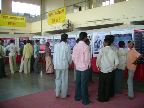 Hindus visiting exhibition